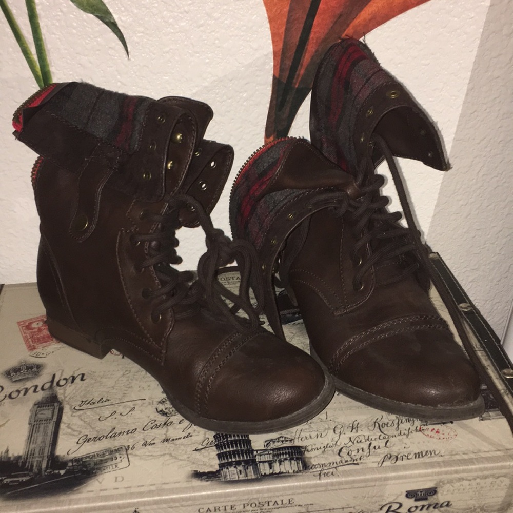 Foldover Combat / Ankle Boots.